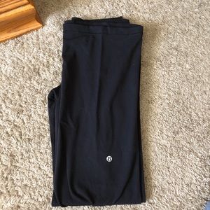 Black Lululemon yoga pants